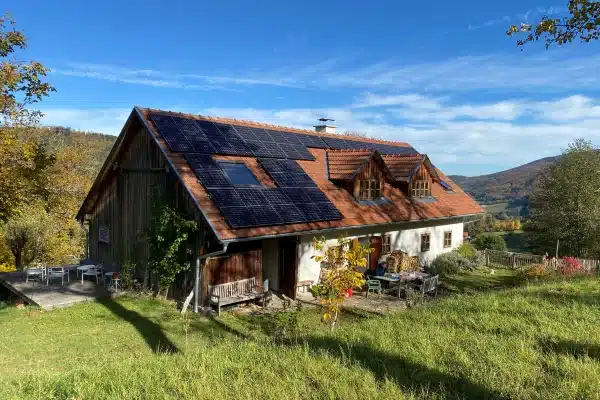 PV-Anlage Schrägdach Wien Umgebung Laaben installiert auf Einfamilienhaus