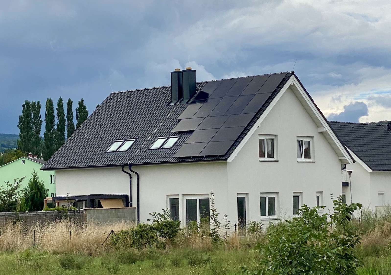 Photovoltaik-Anlage-PV-Anlage-Full-Black-Satteldach-Ziegeldach-Schraegdach-Solaranlage-SolarNow-Photovoltaik-GmbH-3
