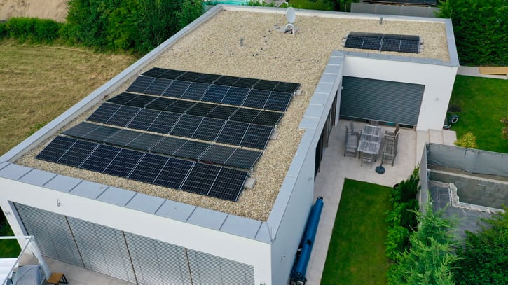 SolarNow-Photovoltaik-GmbH-PV-Anlage-Flachdach